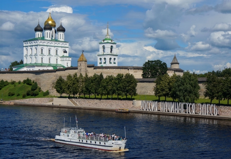 Экскурсии по Кремлю. Довмонтов город - Свято -Троицкий Собор